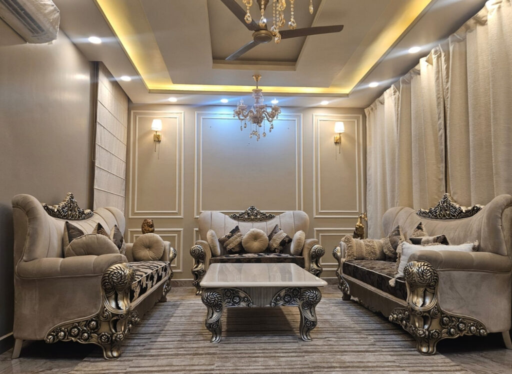 THE REGAL RESPLENDENCE